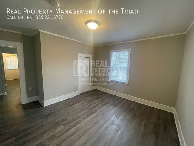 Building Photo - Cozy 3 Bedroom 1 Bath Duplex Apartment in ...