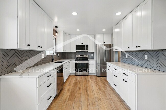 Foto del edificio - Spacious Duplex with Washer/Dryer and Cent...