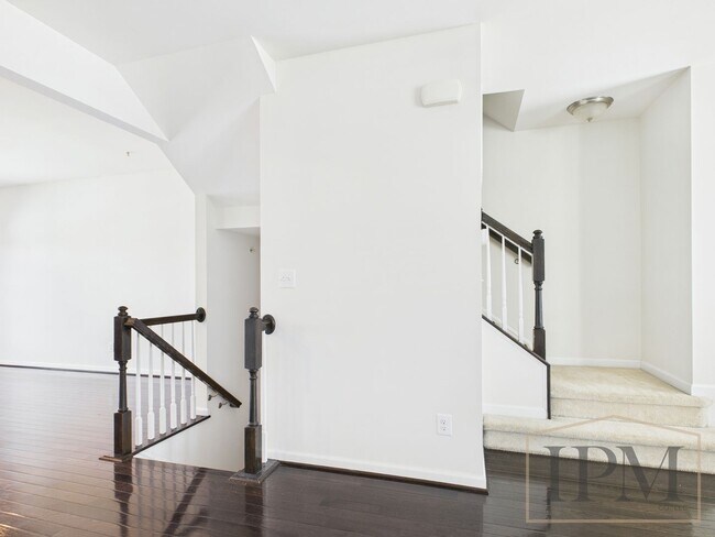 Foto del edificio - Available Now - Charming 4 Bedroom Home in...