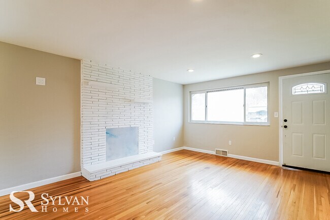 Building Photo - Your dream home awaits! Lovely 4BR, 2BA home