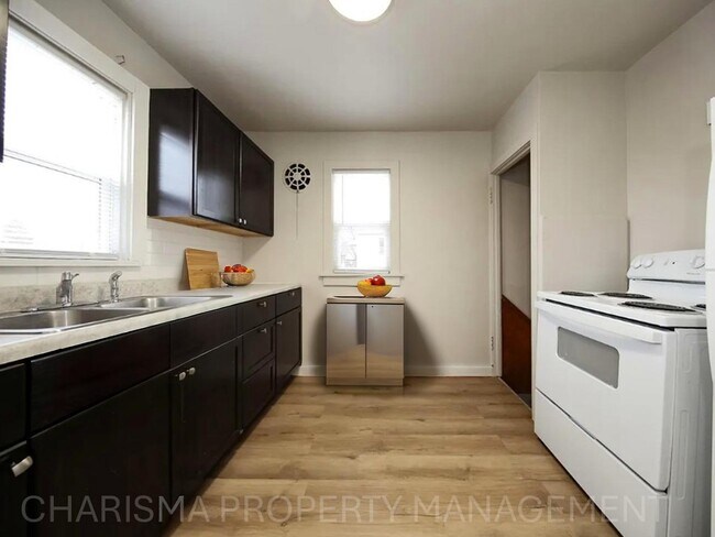 Foto del edificio - 1330 W 14th St