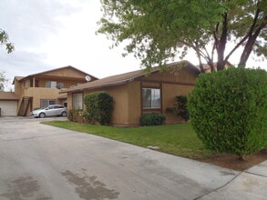 Building Photo - 1013 W Perdew Ave