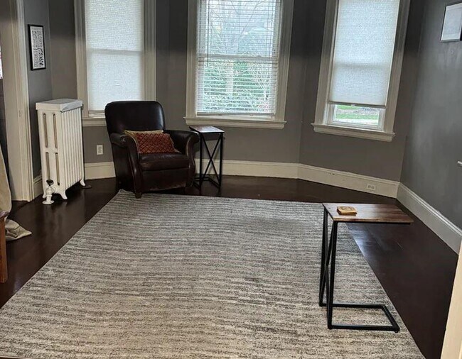 Foto del edificio - 221 Cole Ave