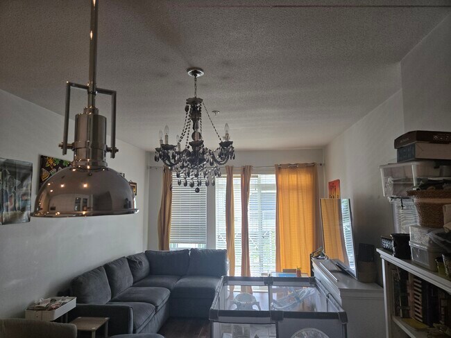 Photo du bâtiment - 16380 64 Av