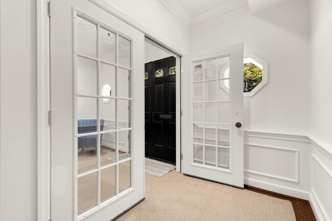 Foto del edificio - 4220 River Rd NW