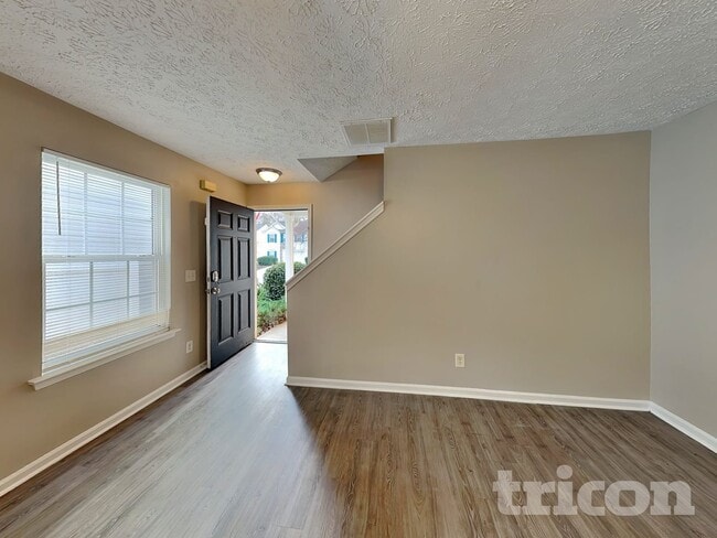 Building Photo - 220 Osmanthus Way