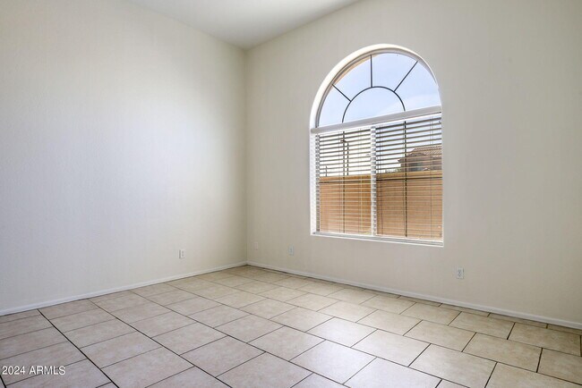Foto del edificio - 2429 N 83rd Dr