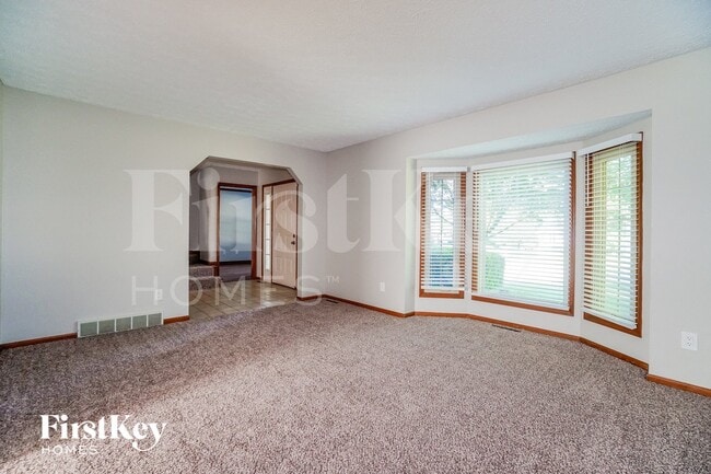 Building Photo - 13008 Oakmere Dr