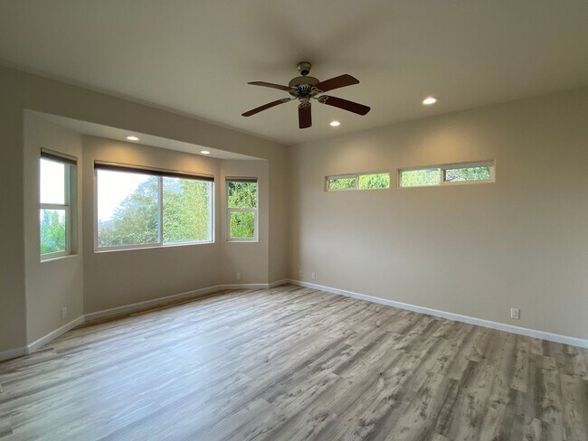 Building Photo - Stunning 4-Bedroom Home with Breathtaking Mauna Kea Mountain Views