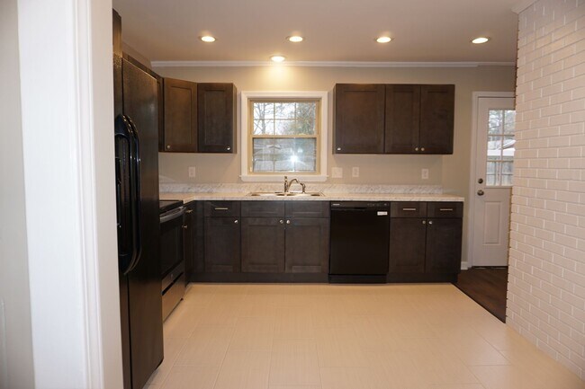 Building Photo - 1515 Kitchen St