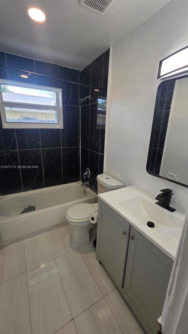 Foto del edificio - 5303 NW 18th Ct