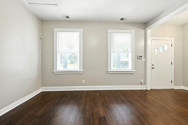 Foto del edificio - Cozy 3-Bedroom Home Near Church Hill – Aff...