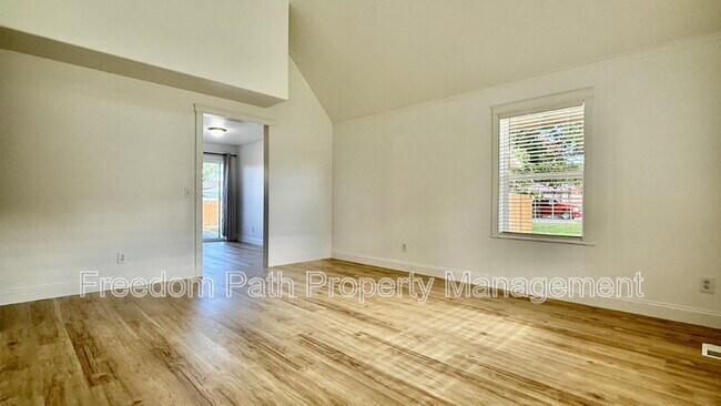 Building Photo - 465 N Elm Rd