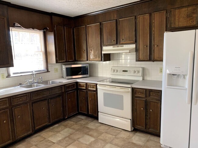 Foto del edificio - 3 Bedroom House off Timberlake Road