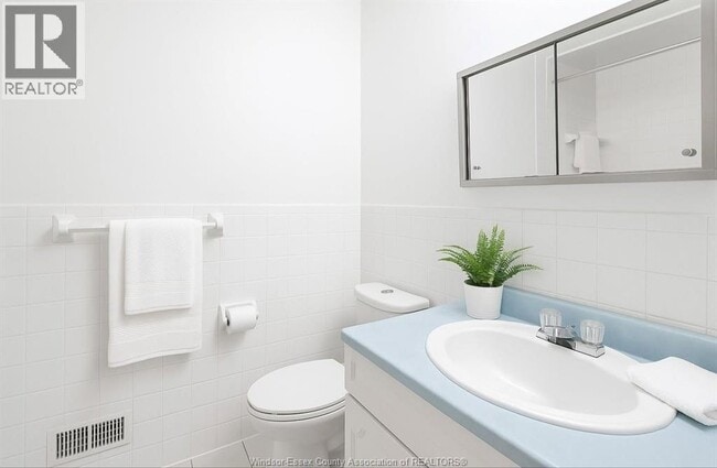 Building Photo - 8255 Riverside Dr E