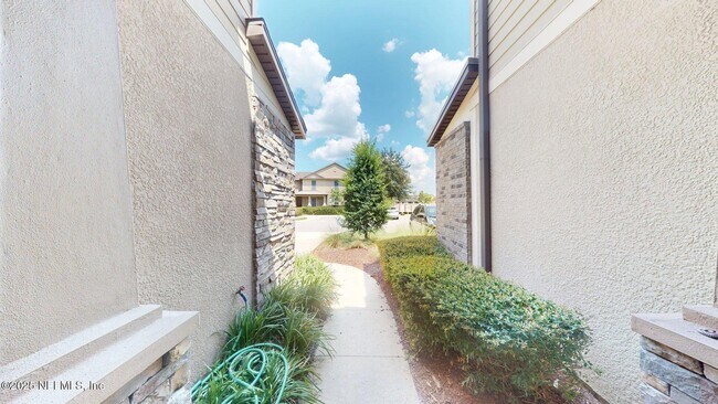 Building Photo - 13950 Berryview Rd