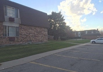 Building Photo - Holiday Garden Apartments