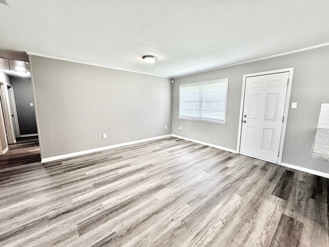 Building Photo - 16820 Dahlgren Ave