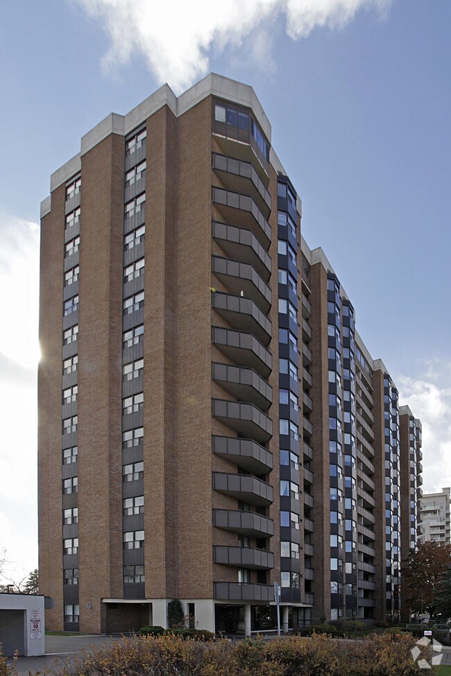 Photo du bâtiment - 3845 Lake Shore Blvd W