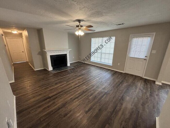 Building Photo - 16 Fox Run Cir