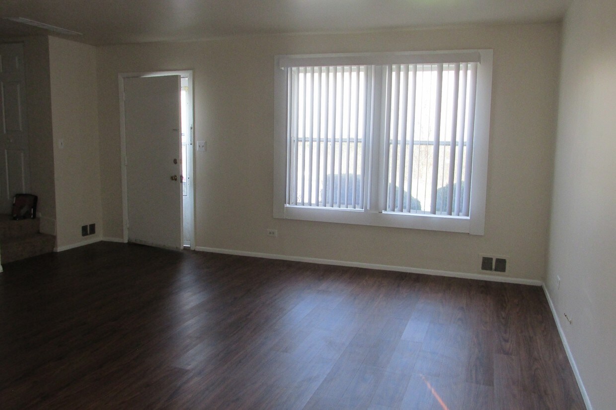 231 Central Ave, Matteson, IL 60443 Condo for Rent in Matteson, IL