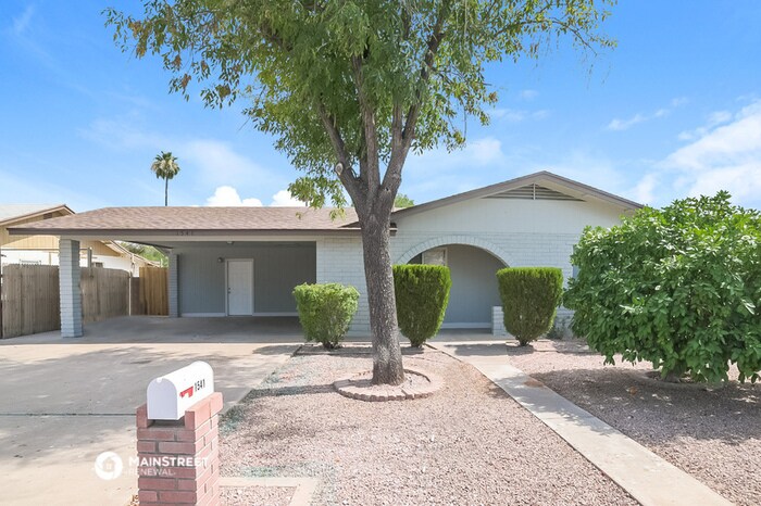 Foto principal - 1541 E Flower Cir