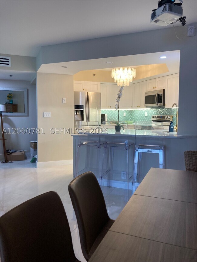 Foto del edificio - 6767 Collins Ave