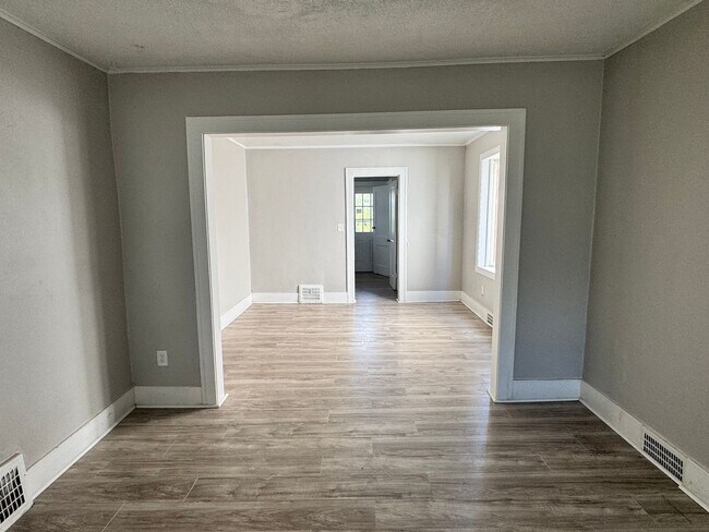 Foto del edificio - Recently rehabbed home available now!