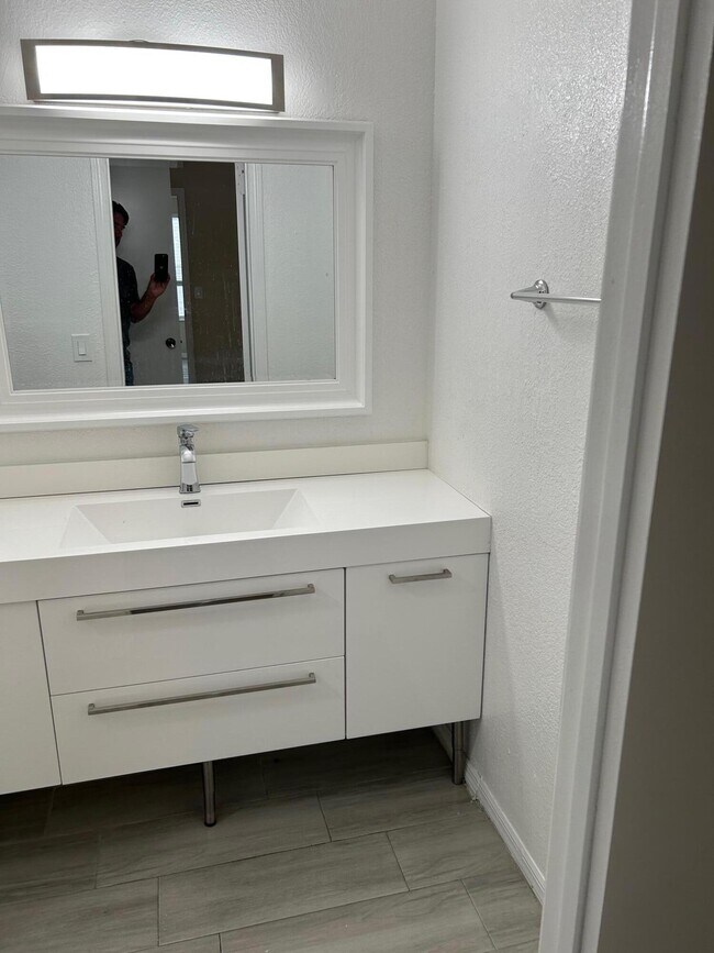 Foto del edificio - 1401 Village Blvd
