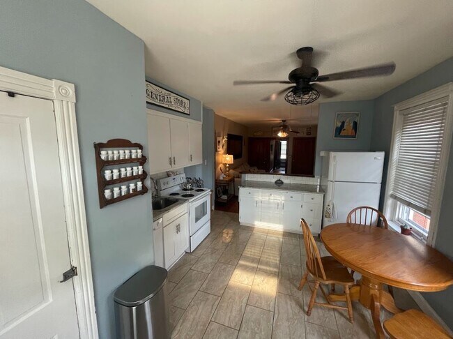 Kitchen - 320 Gay St