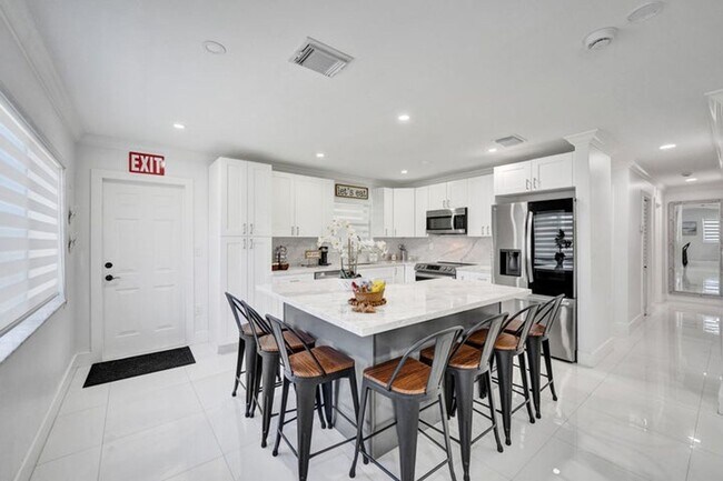 Foto del edificio - 6740 Custer St