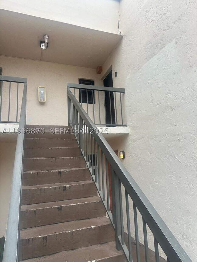 Foto del edificio - 855 NE 209th St