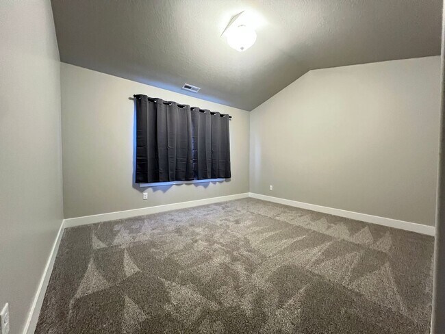 Building Photo - 3 Bedroom/2.5 Bathroom Townhouse in Lehi