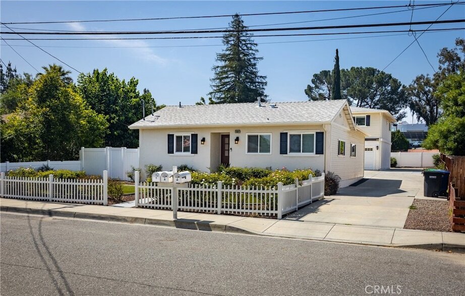 Primary Photo - 25461 Cole St