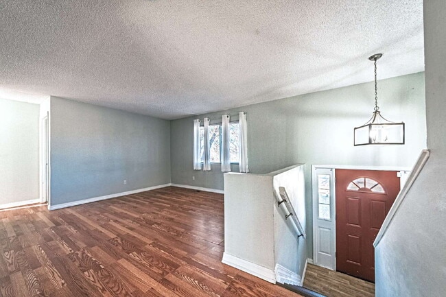 Photo - 5 bedrooms ,2 bathrooms and on 0.32 acres for rent Apartment