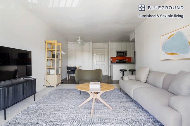 Foto del edificio - 3654 Barham Blvd