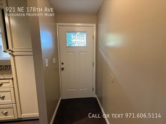 Foto del edificio - 921 NE 178th Ave