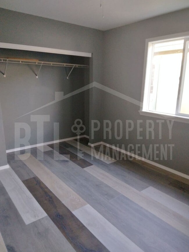 Building Photo - Three Bedroom Duplex