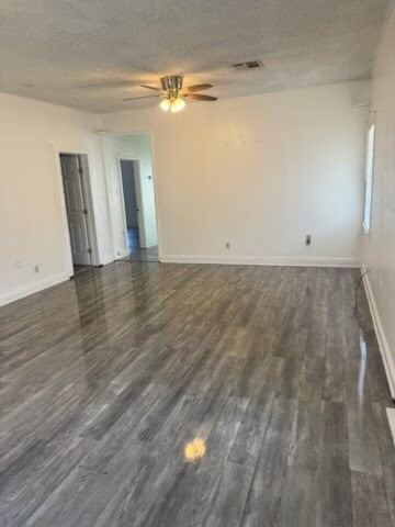 Foto del edificio - 121 W B St