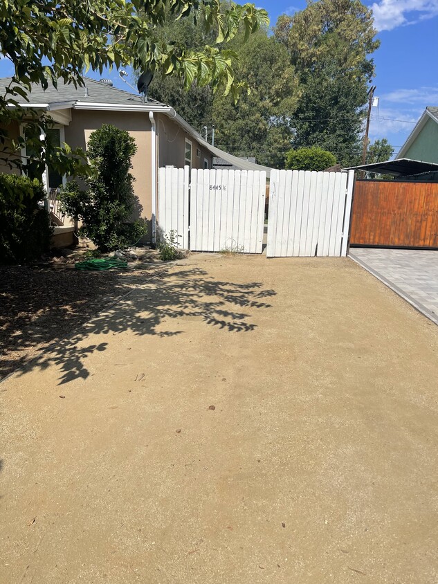 Foto principal - 8445 Calvin Ave