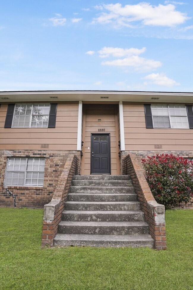 Foto del edificio - Charming 1 bedroom 1 Bathroom across from Daffin Park