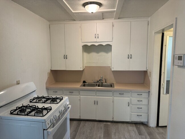 Building Photo - 1 bed duplex close to all things Norman! N...