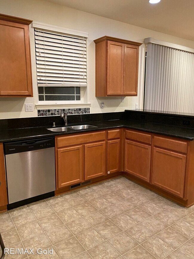 Building Photo - 3 br, 2.5 bath House - 3480 Mashie Drive