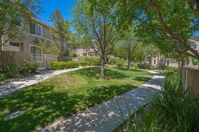 Foto del edificio - The Palisades -  3 Bedroom Townhome for Rent in Stevenson Ranch!