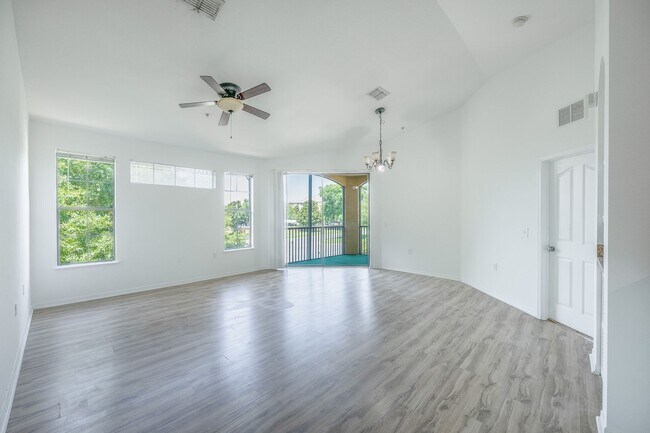 Foto del edificio - Beautiful 2bed/2bath Condo in The Serenata...