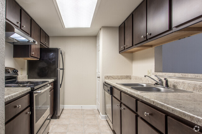 1 BR, 1 BA - 682 SF - The Abbey At Jones Road