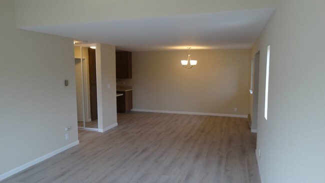 Building Photo - Top Floor One Bedroom