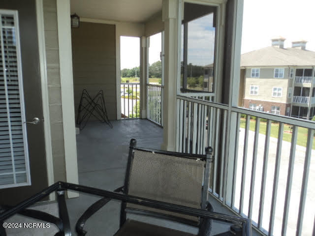 Building Photo - 395 S Crow Creek Dr