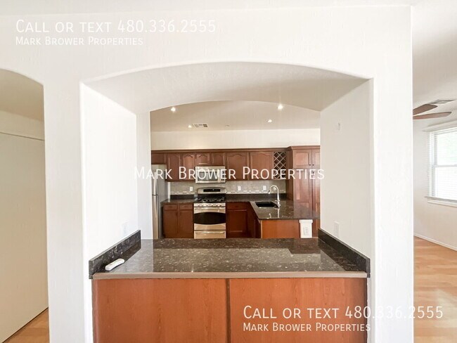 Building Photo - 2150 E Sunland Ave