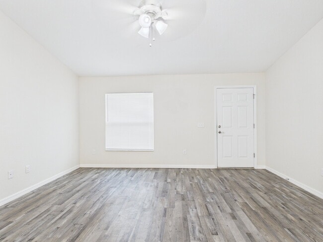Building Photo - Modern 3/2 Home for Rent in Ocala – Move-I...